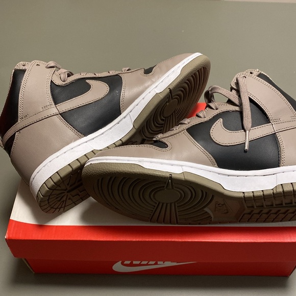 Nike Dunk High Sneakers. Black/Moon Fossil. Size 7.5W/6M. - Picture 5 of 7